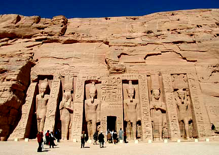 queens front facade abu simbel