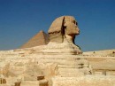 sphinx * The side view of the Sphinx. Visible is the reconstruction work on the legs and feet. The pyramid of Mycerinus is visible in the background. * 432 x 324 * (42KB)