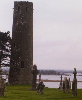 round tower clonmacnoise