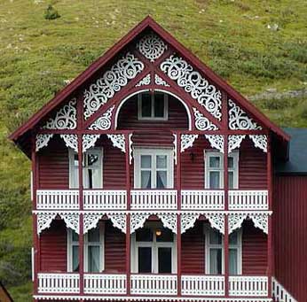 scrollwork on house turtagro