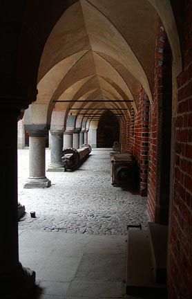 courtyard archway upper castle