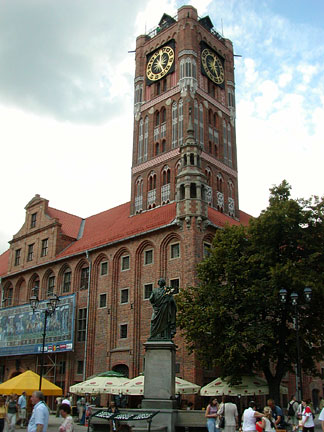town hall copernicus statue