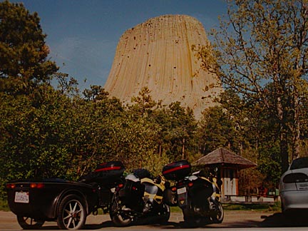 devils-tower-with-bikes