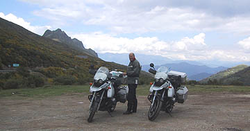 jim with bikes on pass