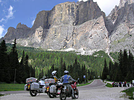 jim-lars-bikes-in-dolomites