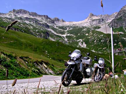riding up to col de la madeleijne