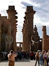 colonnade luxor 2 * Colonnade of Amenophos III leading from the courtyard. The columns are fashioned after the papyrus plant. * 324 x 432 * (43KB)
