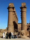 colonnade luxor 3 * Looking down the colonnade from the rear of the temple. * 324 x 432 * (45KB)